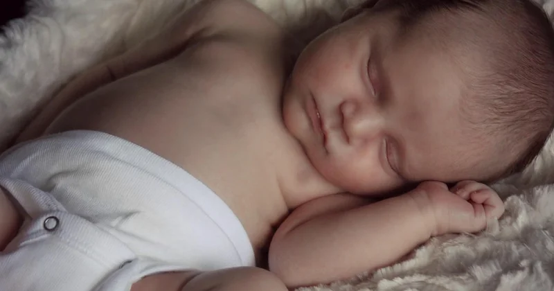 La technique pour faire dormir bébé en 30 secondes existe-t-elle vraiment ?