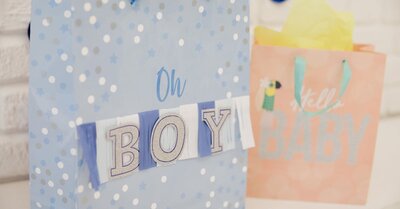 Cadeaux de naissance : les meilleures idées pour accueillir bébé avec style