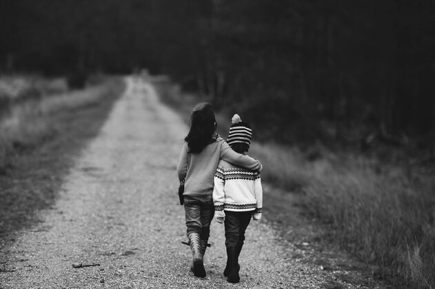 Comment aider son enfant à se faire des amis