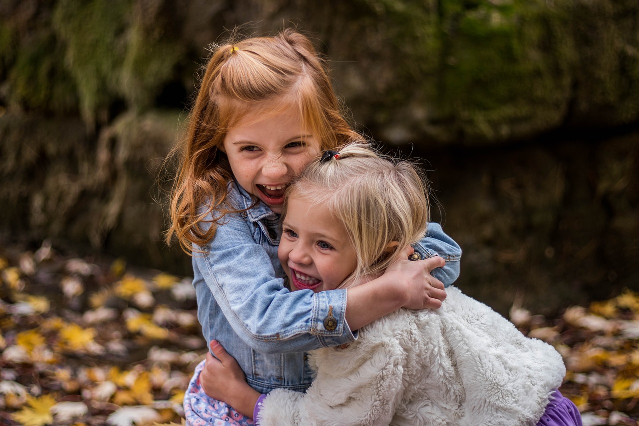 découvrez des conseils pratiques et des astuces incontournables pour voyager sereinement avec vos enfants. transformez chaque voyage en une expérience mémorable, adaptée aux besoins des plus jeunes tout en profitant des joies de l'aventure en famille.