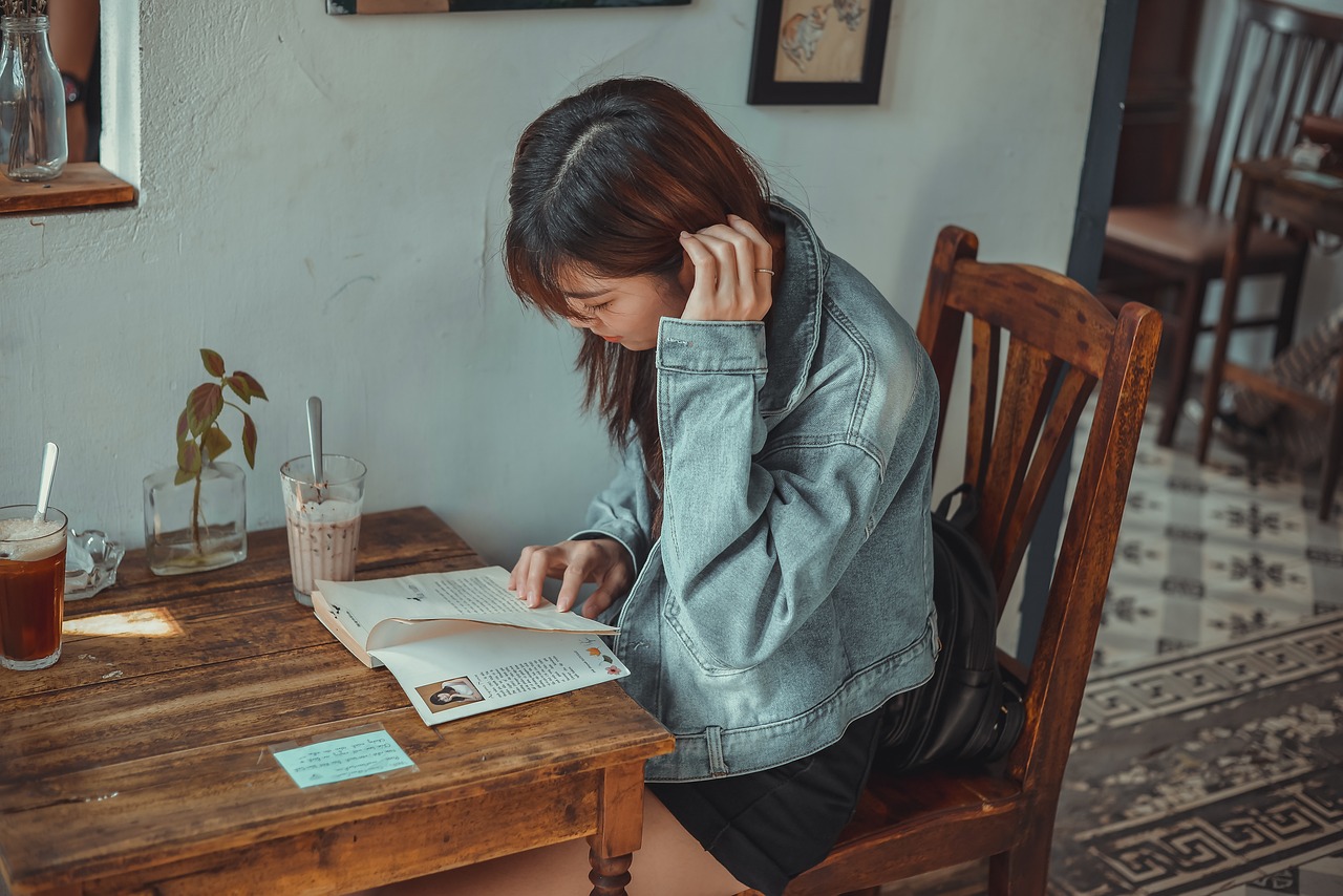 découvrez notre coin lecture, un havre de paix dédié aux passionnés de livres. plongez dans un univers littéraire avec un espace confortable, des recommandations de lectures et une atmosphère inspirante pour éveiller votre imagination.