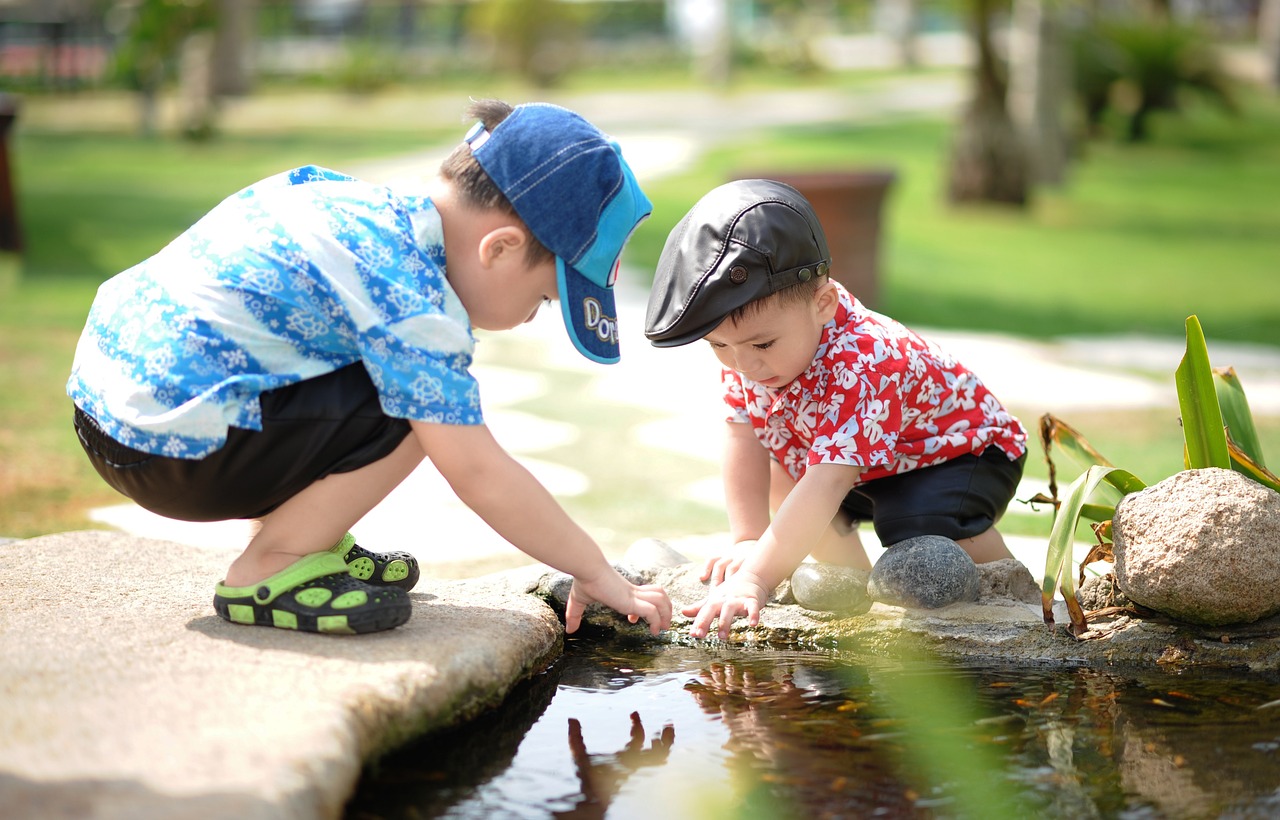 découvrez des conseils pratiques et des astuces utiles pour voyager avec des enfants. transformez vos aventures familiales en moments inoubliables grâce à nos recommandations sur les destinations, la préparation de voyage et les activités adaptées aux plus jeunes.