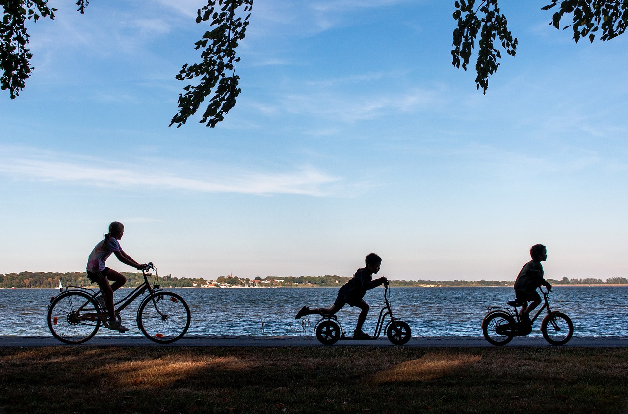 découvrez des conseils pratiques et des astuces indispensables pour voyager avec des enfants. apprenez à planifier des aventures familiales mémorables tout en garantissant confort et sécurité à vos petits explorateurs.