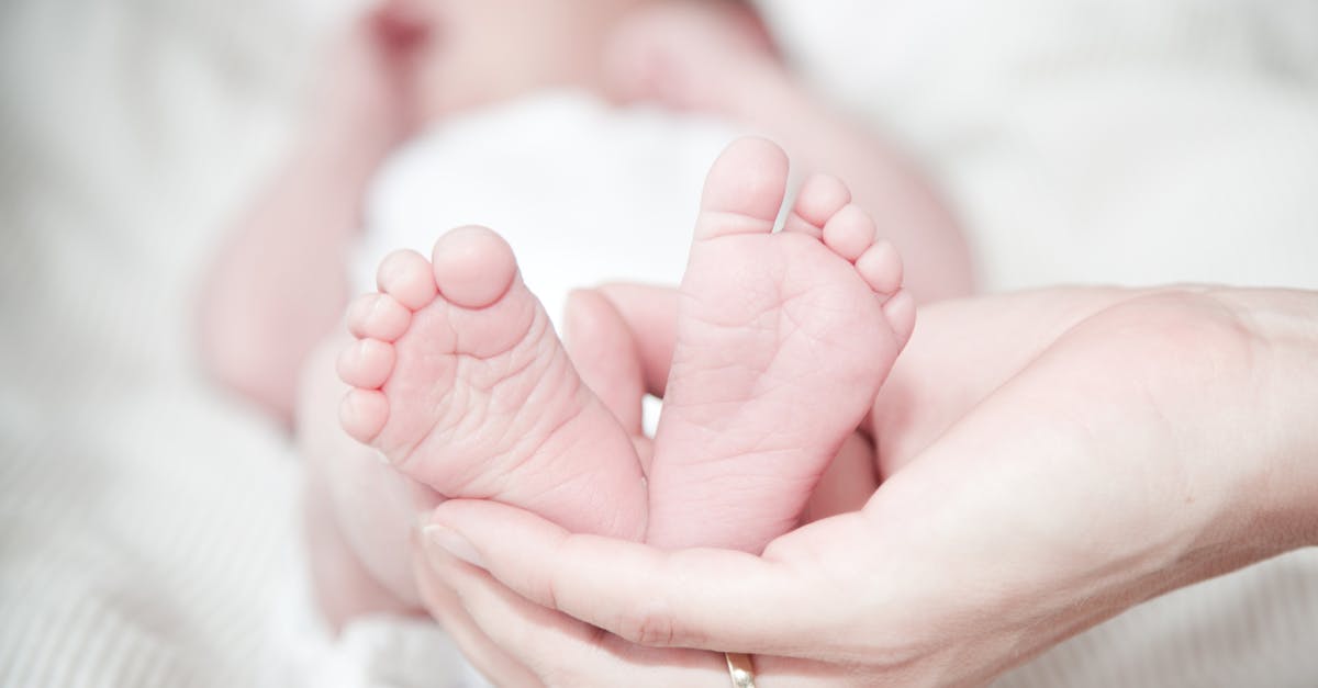 découvrez notre guide complet sur les soins pour bébés, incluant des conseils sur l'alimentation, l'hygiène, le sommeil et le développement, afin d'assurer le bien-être et la santé de votre petit durant ses premières années.