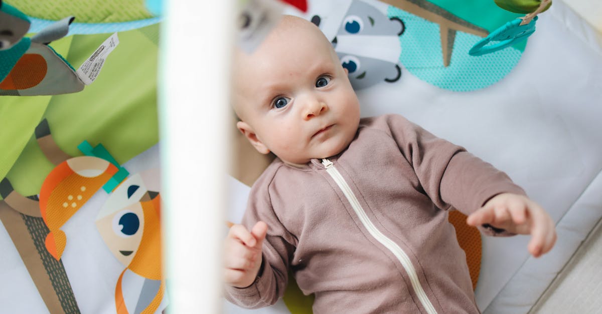 découvrez le développement de votre bébé mois par mois. apprenez-en plus sur les jalons essentiels, les compétences motrices, le langage et l'éveil affectif pour accompagner votre enfant dans ses premières années.