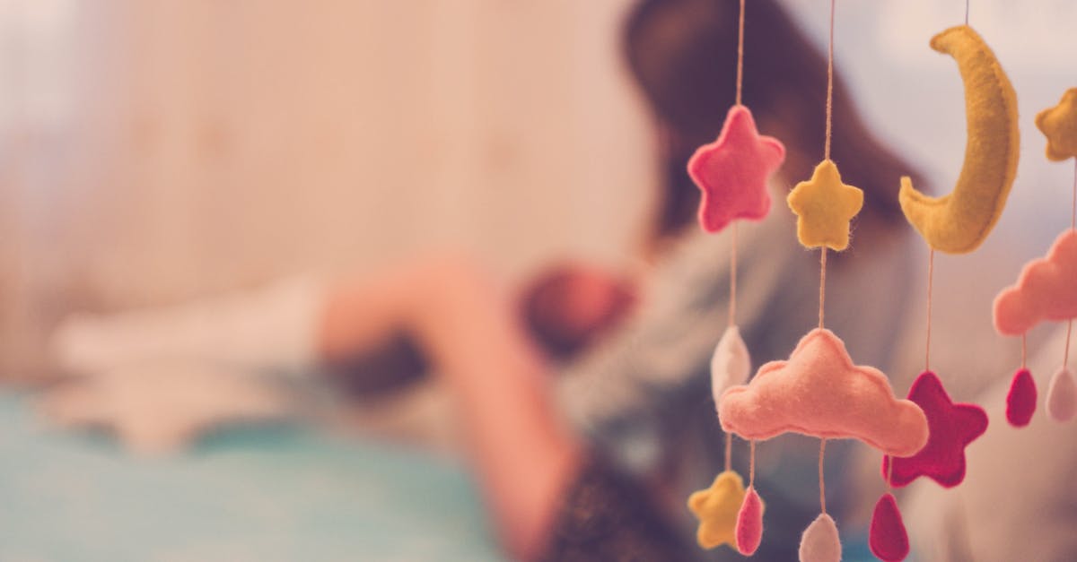 découvrez des conseils et astuces pour améliorer le sommeil de votre bébé. apprenez à créer un environnement propice au repos et à instaurer des routines de sommeil efficaces pour des nuits paisibles.