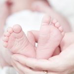 découvrez les secrets de la peau de bébé : conseils pour prendre soin de sa douceur exceptionnelle et la protéger des agressions extérieures. apprenez à choisir les meilleurs produits pour préserver la santé et l'éclat de la peau fragile de votre enfant.