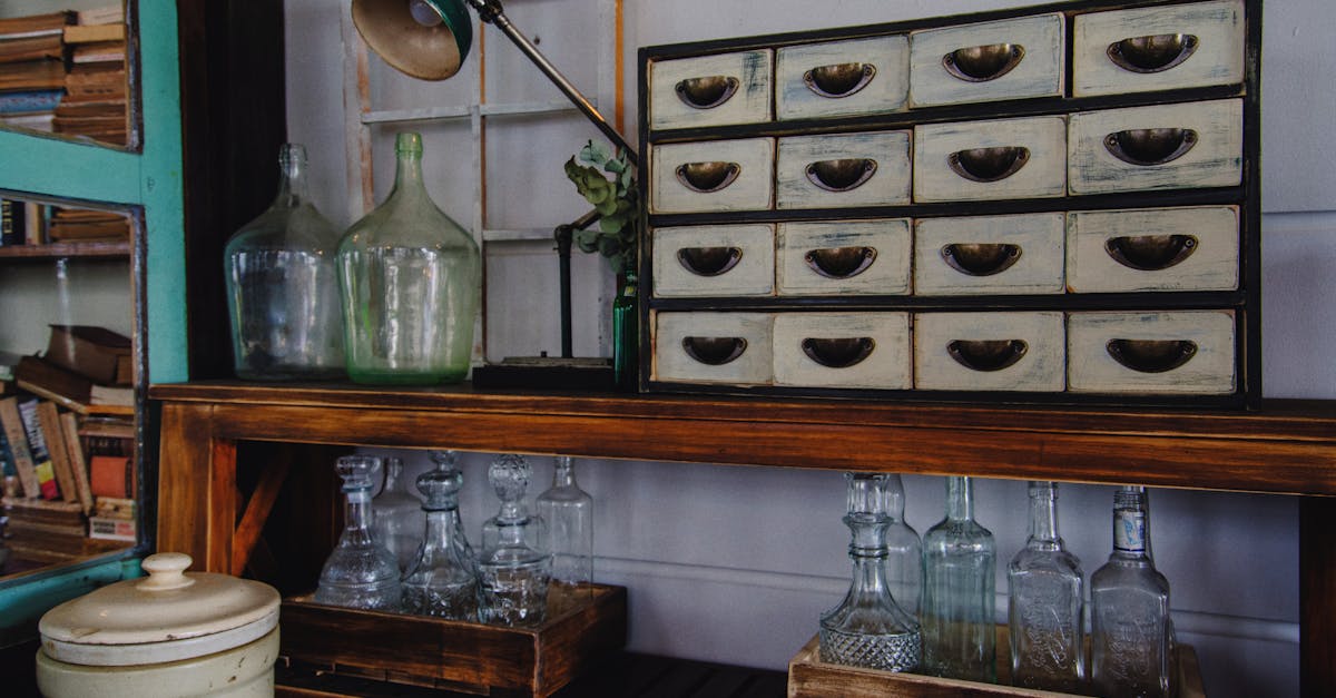 découvrez notre sélection de bouteilles en verre élégantes et durables, idéales pour conserver vos boissons préférées tout en respectant l'environnement. parfaites pour la maison, les pique-niques ou les cadeaux, nos bouteilles allient style et fonctionnalité.