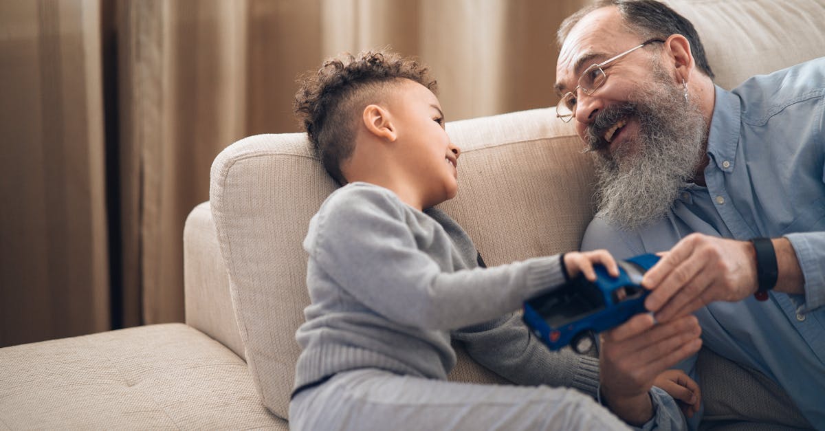 découvrez les principes du parenting positif pour élever des enfants heureux et équilibrés. apprenez des techniques efficaces pour renforcer le lien affectif, encourager l'autonomie et promouvoir une communication bienveillante en famille.