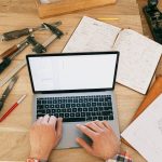 découvrez les avantages et les défis du travail à distance. apprenez comment optimiser votre productivité, maintenir un bon équilibre entre vie professionnelle et personnelle, et tirer le meilleur parti des outils numériques pour un télétravail efficace.