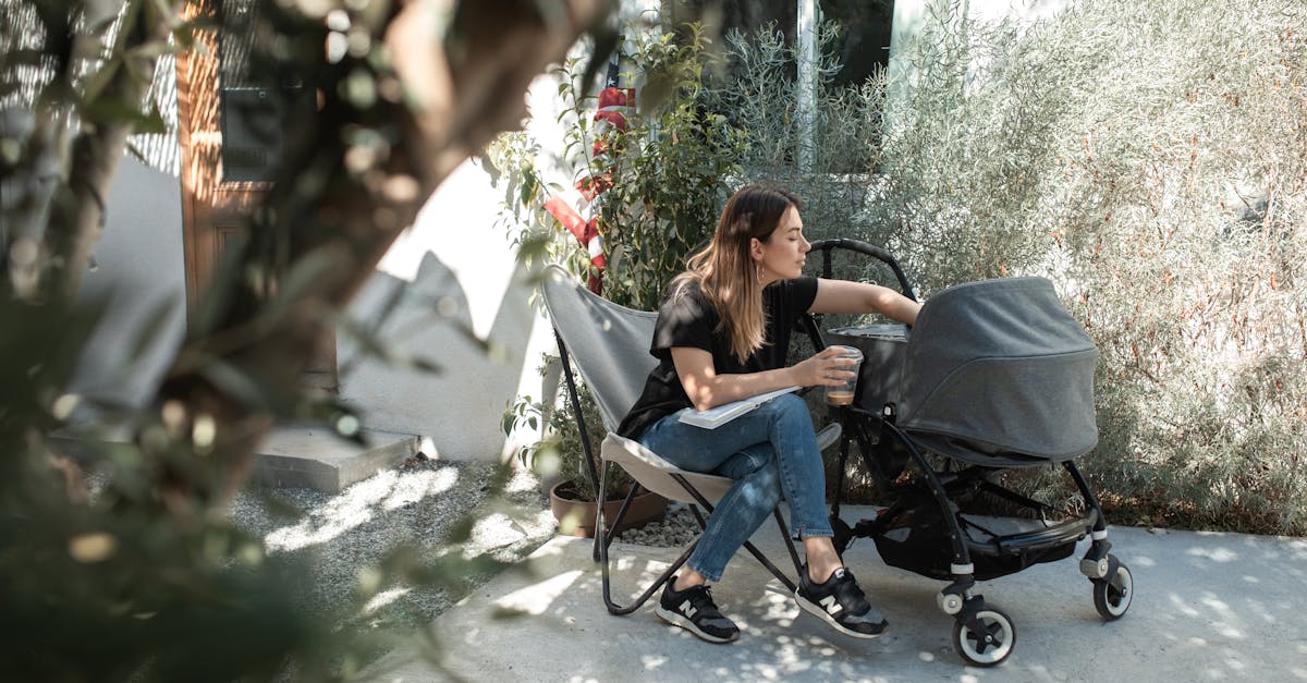 découvrez les dernières tendances en matière de mode pour bébés avec notre collection élégante et confortable. offrez à votre petit trésor des vêtements stylés qui allient qualité et praticité. suivez les nouveautés pour habiller votre bébé avec goût !