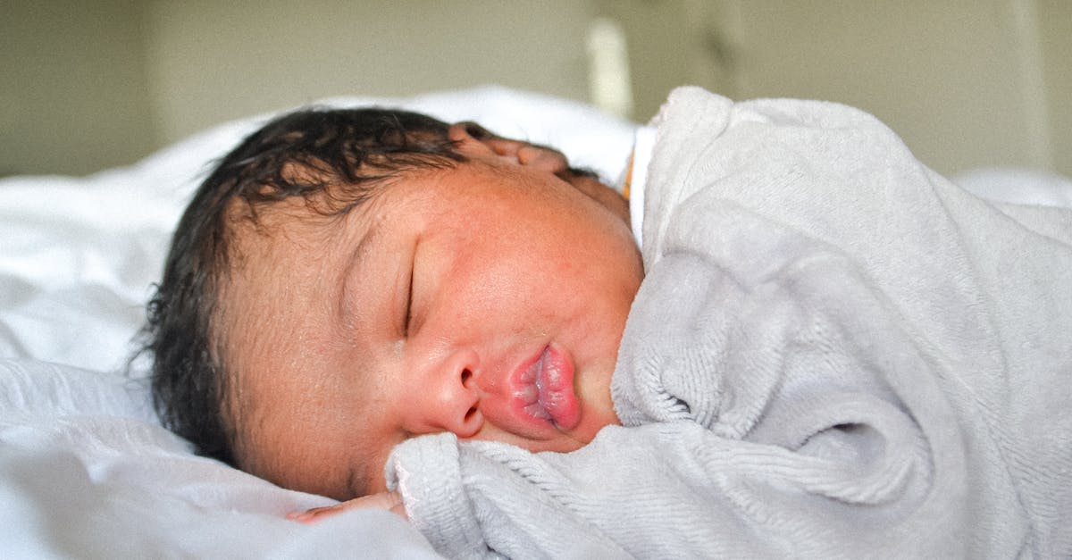 découvrez l'importance du bien-être des nourrissons, incluant les meilleures pratiques pour un développement sain, des conseils sur l'alimentation et des recommandations sur le sommeil pour assurer la santé physique et émotionnelle de votre bébé.