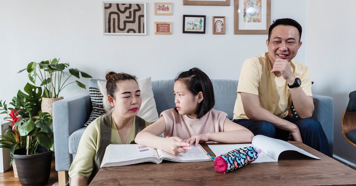 découvrez l'importance de l'implication des parents dans l'éducation de leurs enfants. apprenez comment leur engagement influence le développement académique et social des jeunes, et explorez des stratégies pour renforcer cette collaboration essentielle.