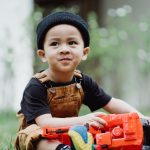 découvrez notre sélection de jouets d'extérieur pour enfants : trampolines, jeux de jardin, et accessoires d'aventure pour stimuler l'imagination tout en s'amusant au grand air.