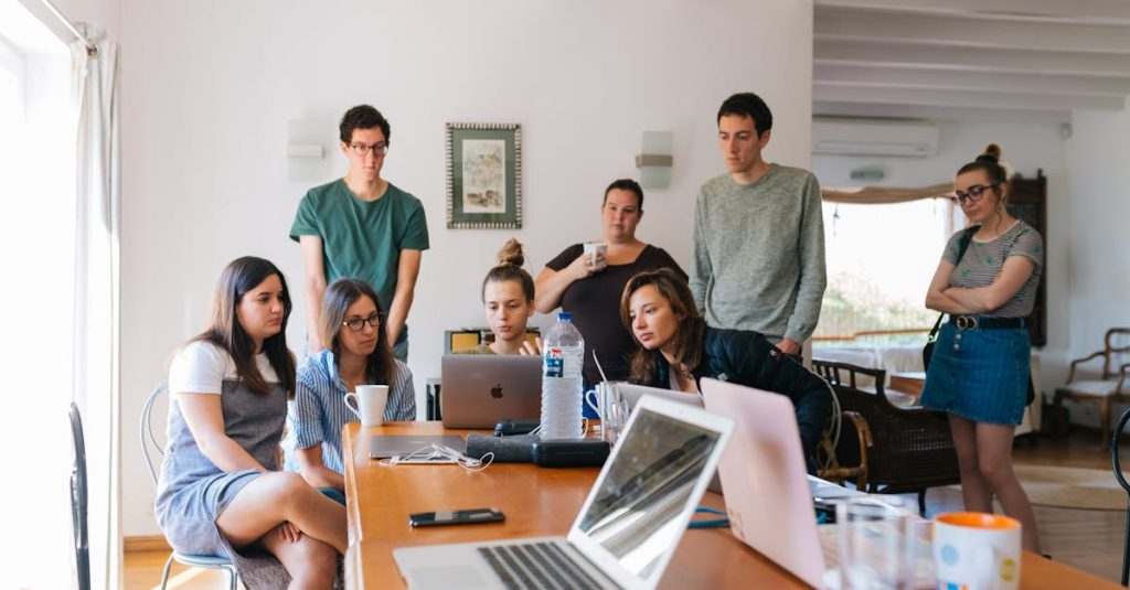 découvrez les clés d'une communication efficace, les différentes méthodes d'échange, ainsi que des conseils pratiques pour améliorer vos relations personnelles et professionnelles.