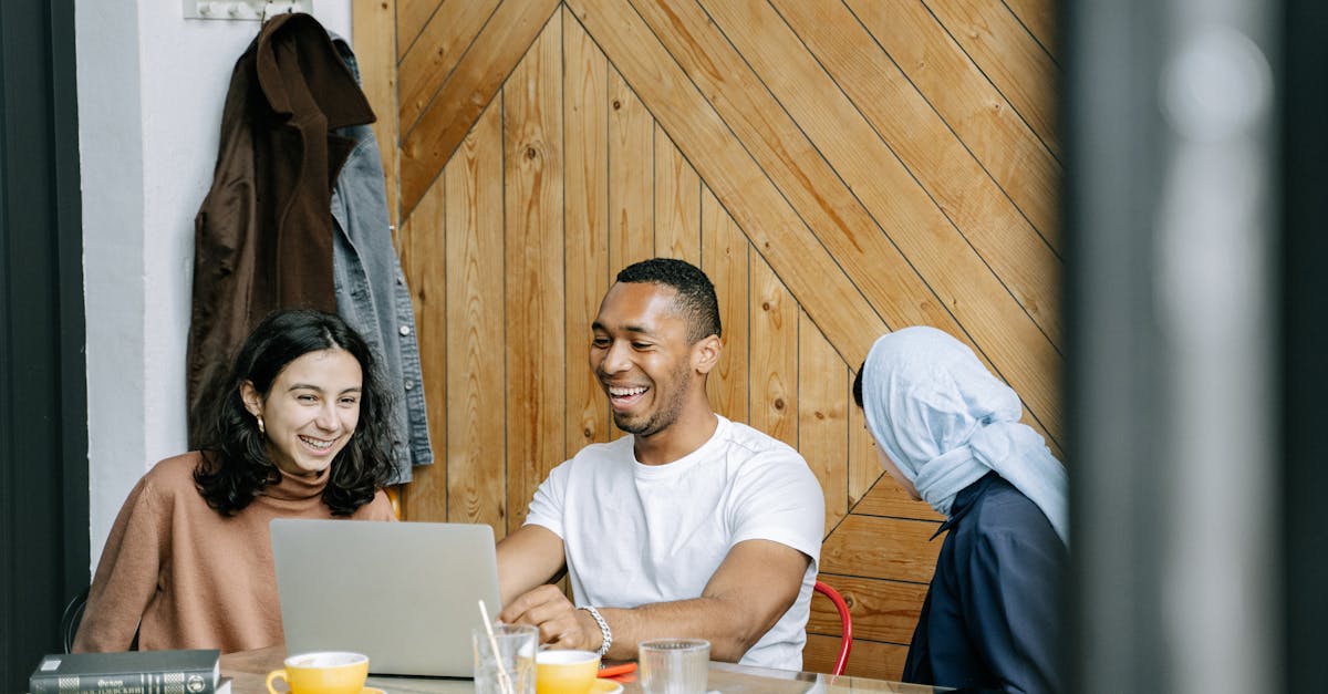 découvrez des conseils et des techniques pour améliorer votre communication efficace, renforcer vos relations professionnelles et personnelles, et transmettre clairement vos idées au quotidien.